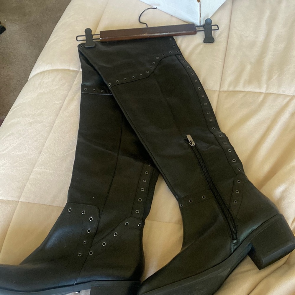 Beautiful never worn Black knee boots